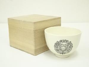 作家物　白釉草花茶碗（保護箱）